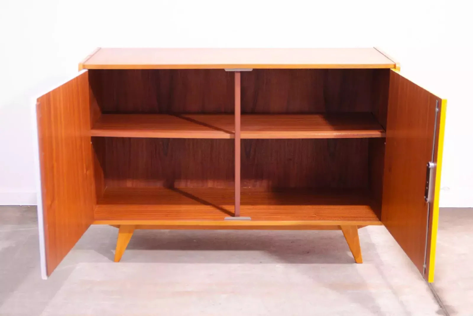 photo for sale Volledig Gerestaureerd Mid Century Dressoir U 450 Van Jiří Jiroutek, Jaren 1960, Tsjecho Slowakije
