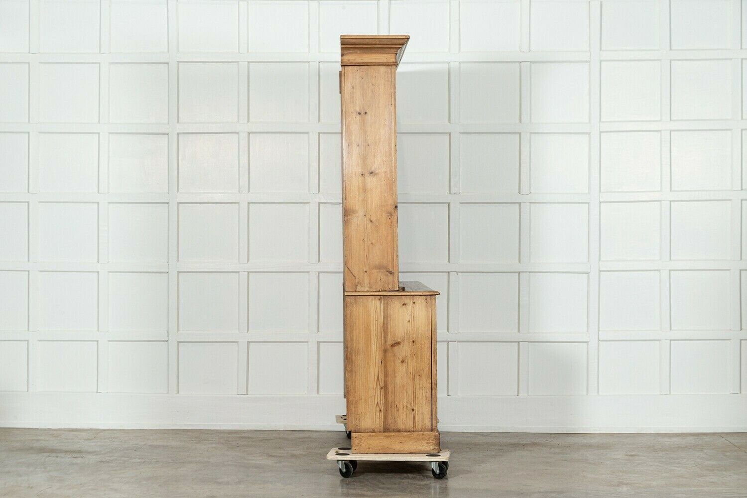 photo furniture Large 19thc English Pine Bookcase / Dresser