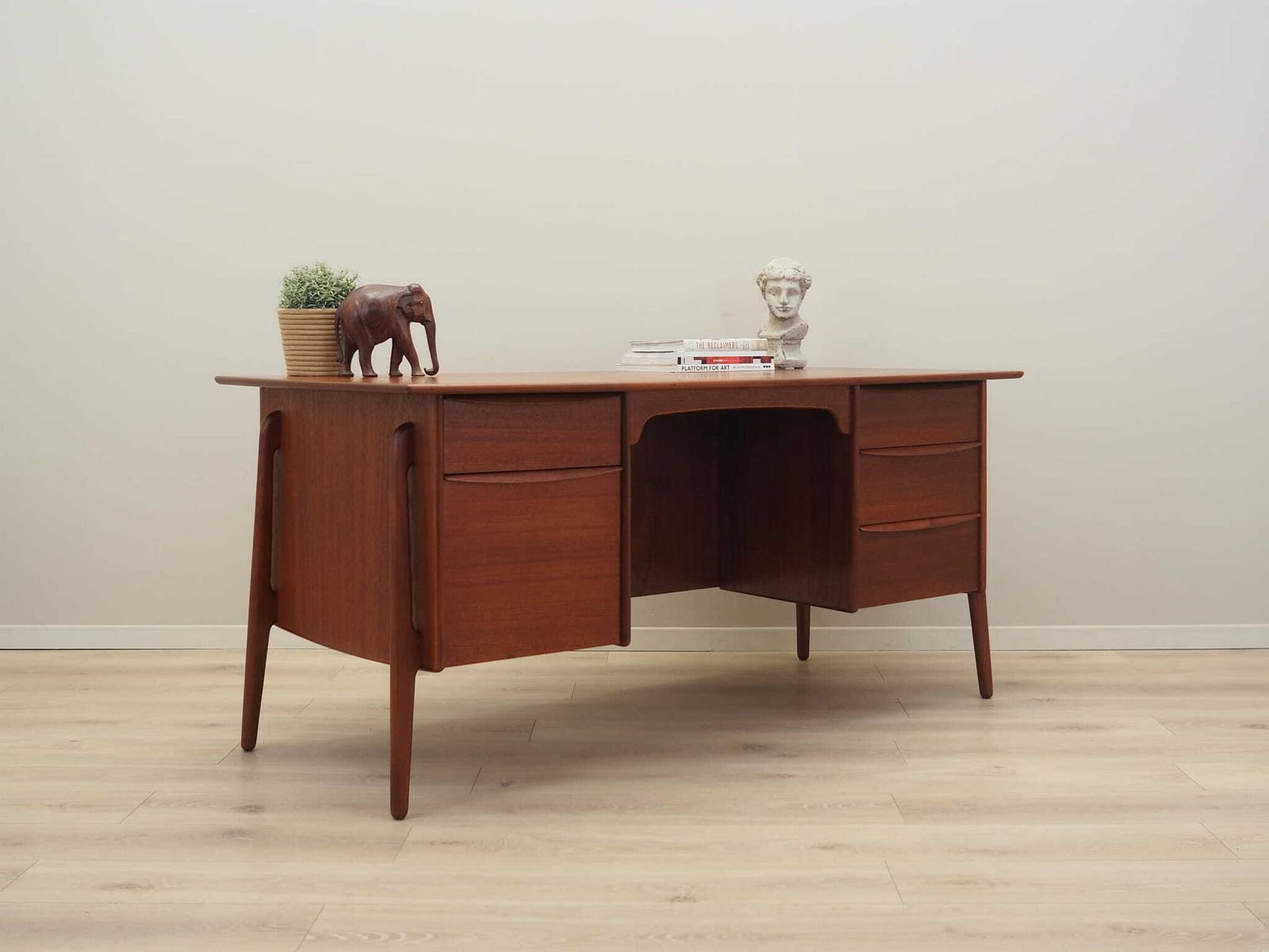 Teak Desk, Danish Design, 1960s, Designer: Svend Age Madsen photo 3939.0