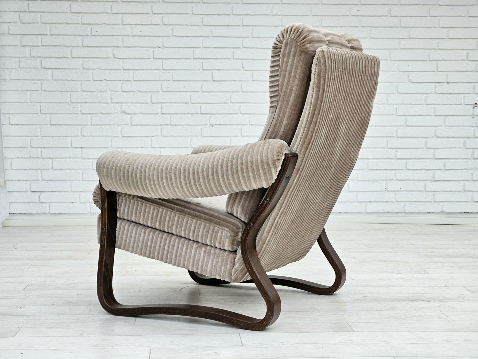 photo vintage 1970s, Danish Lounge Chair, Original Very Good Condition, Corduroy.