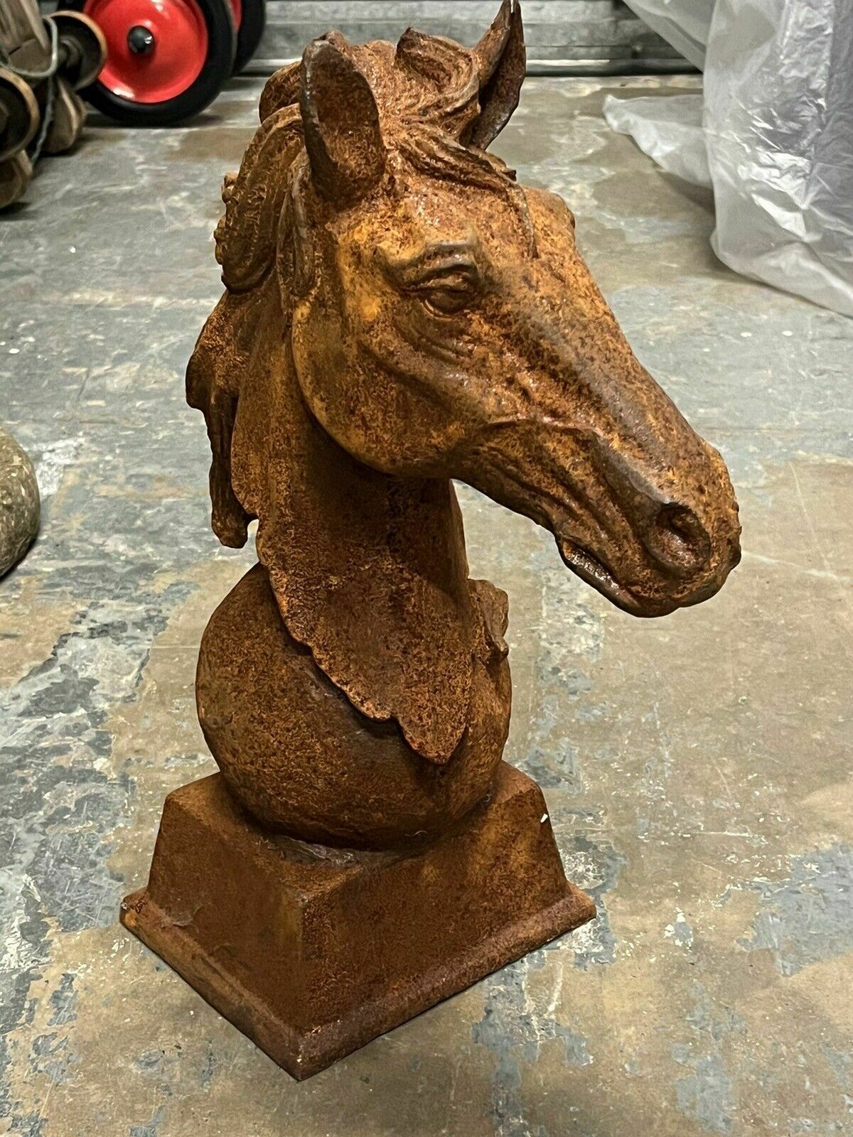 Large Cast Iron Horse Head Statue. photo vinterior