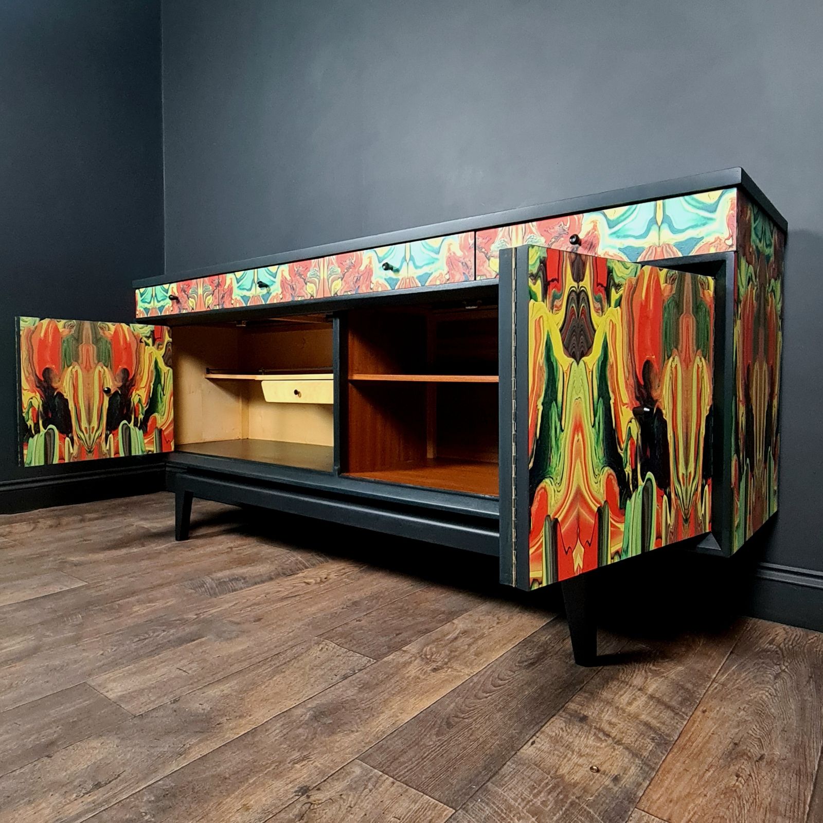 photo vinterior Mid Century Lebus Sideboard With Cocktail Section.