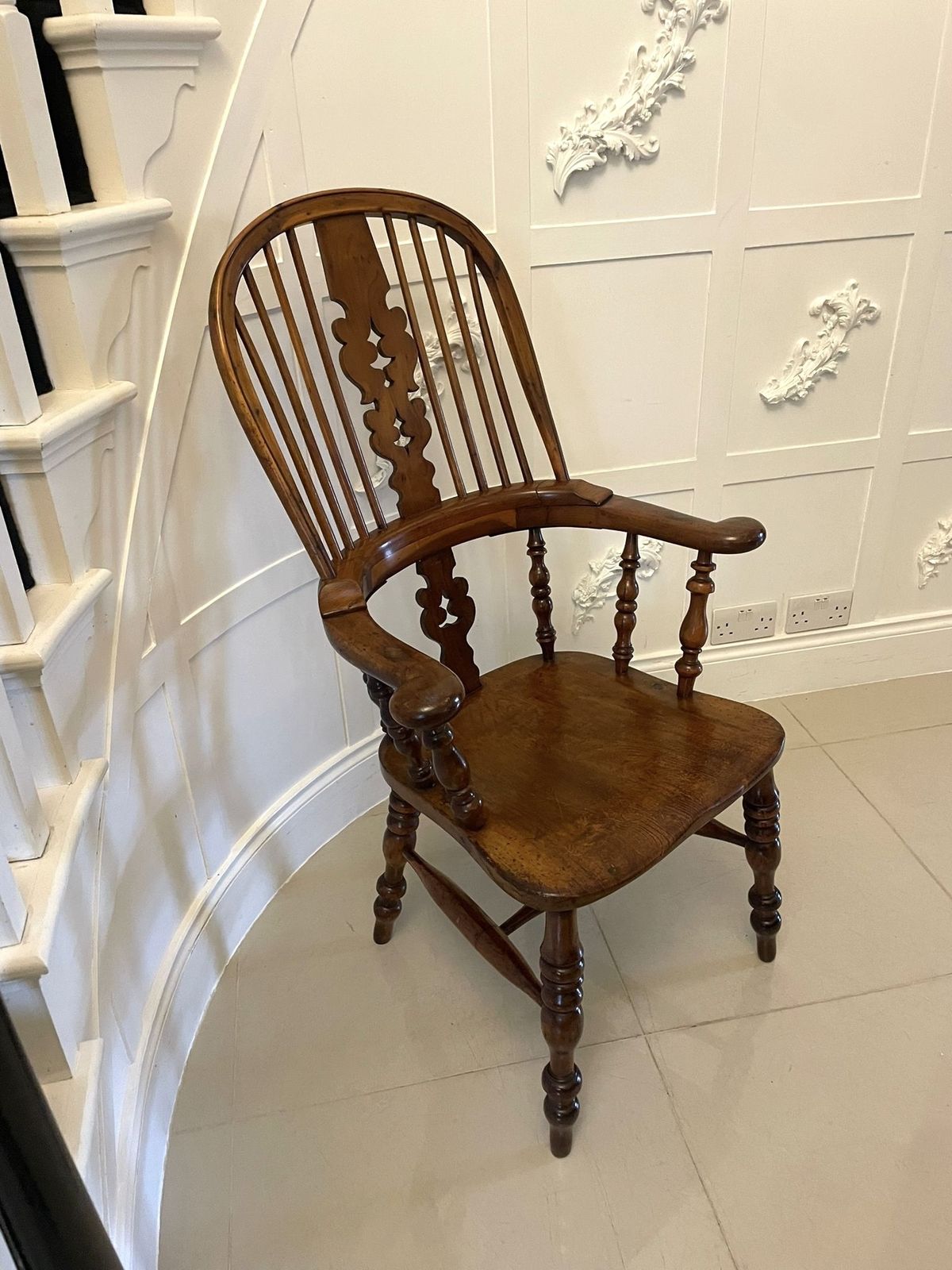 Antique 19th Century Quality Yew Wood Broad Arm Windsor Chair
