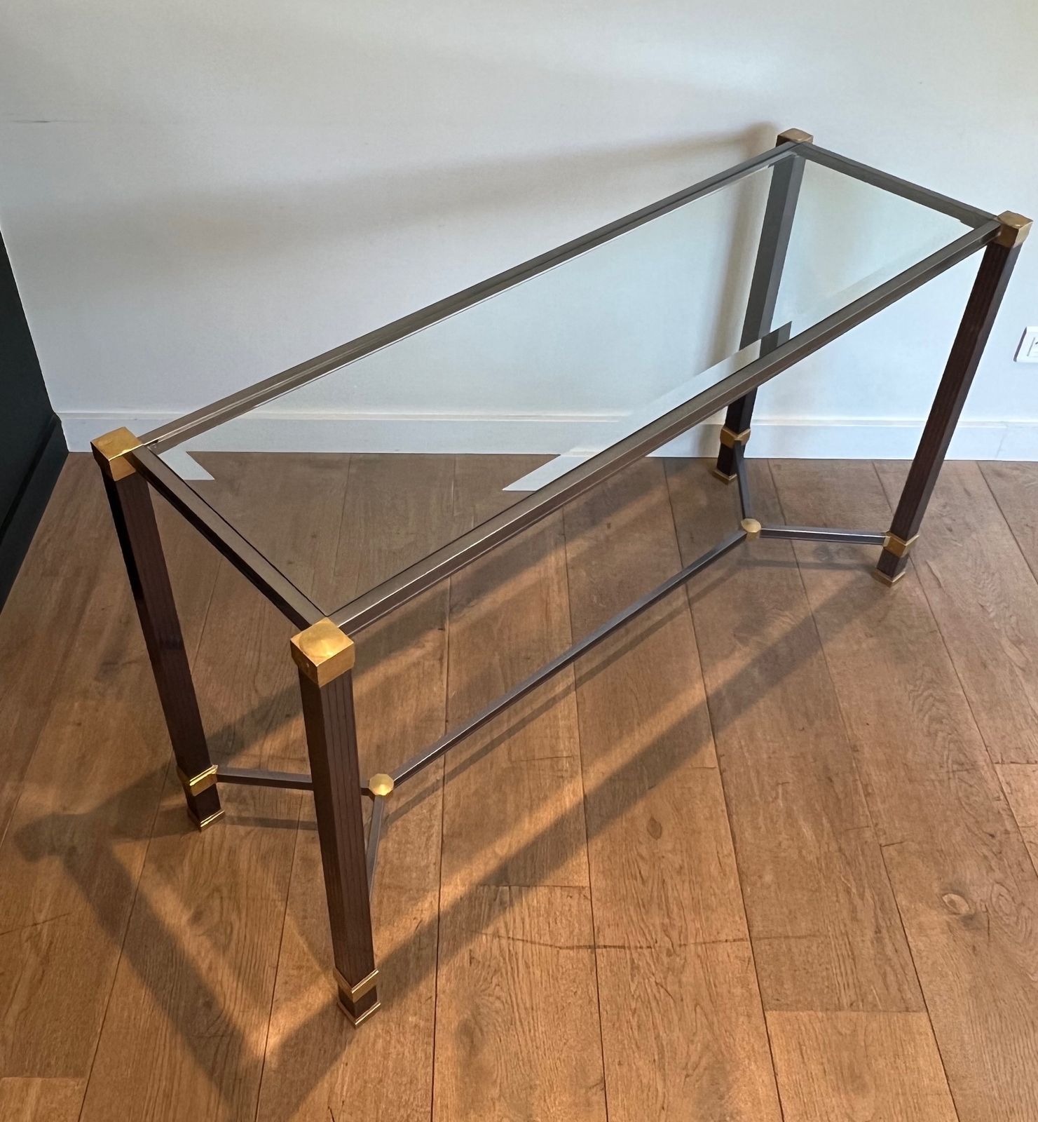2250.0 Console In Lacquered Aluminum And Gold Metal By Pierre Vandel photo