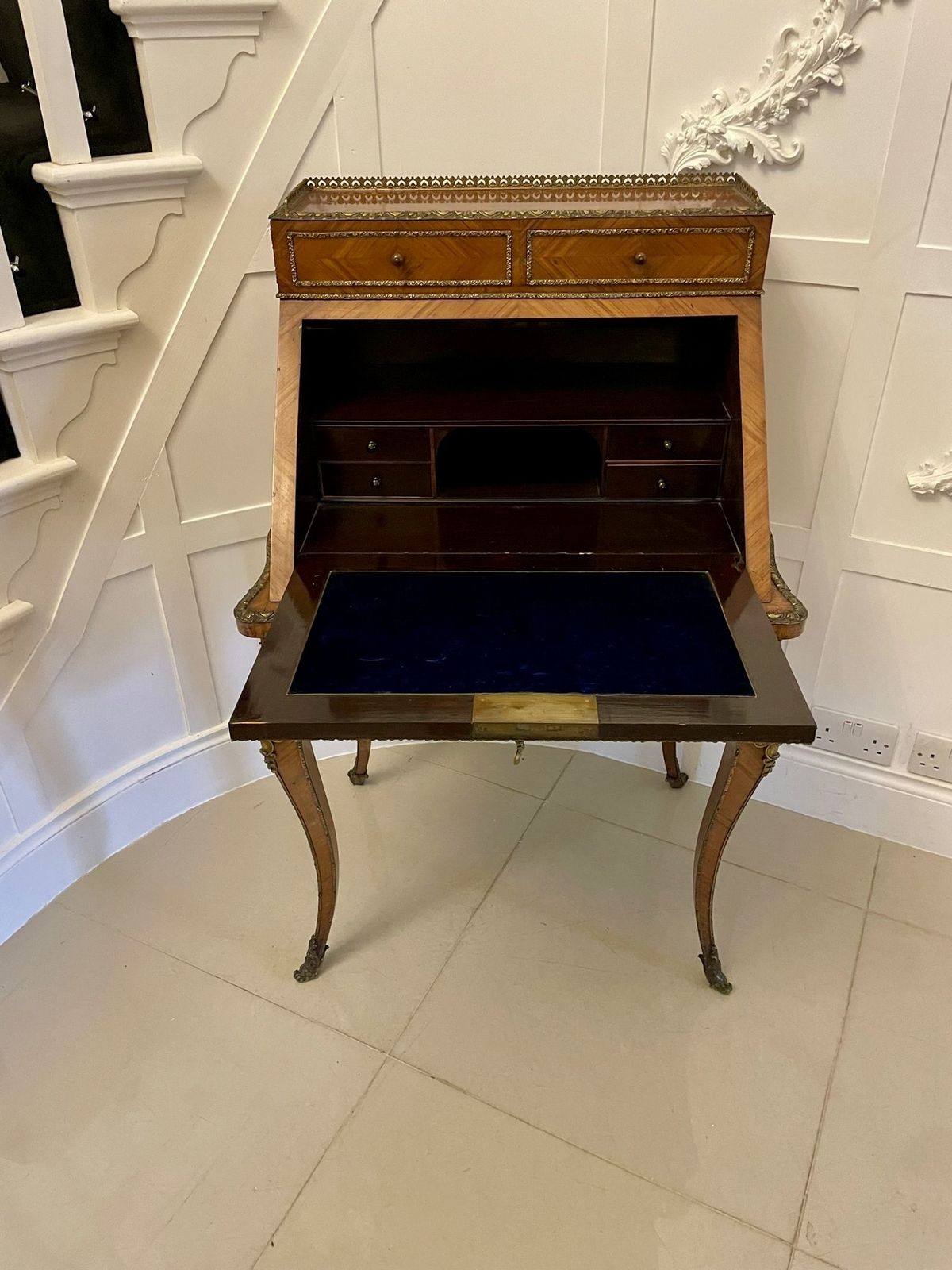 photo furniture Fine Quality French Antique 19th Century Kingwood And Ormolu Mounted Bureau