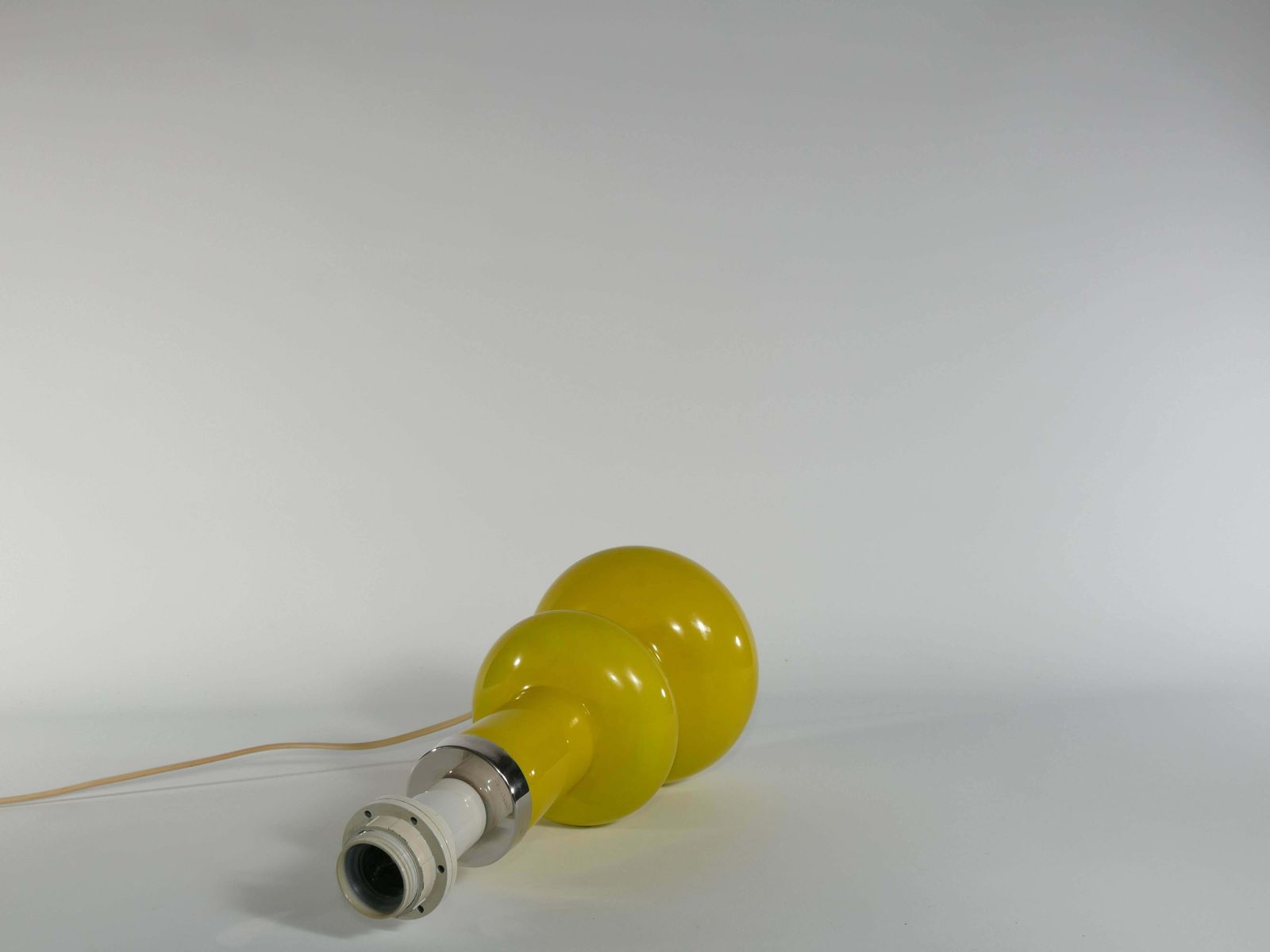 photo vintage Mid Century Modern Curvaceous Bright Yellow Glass Table Lamp By Orrefors, 1960s