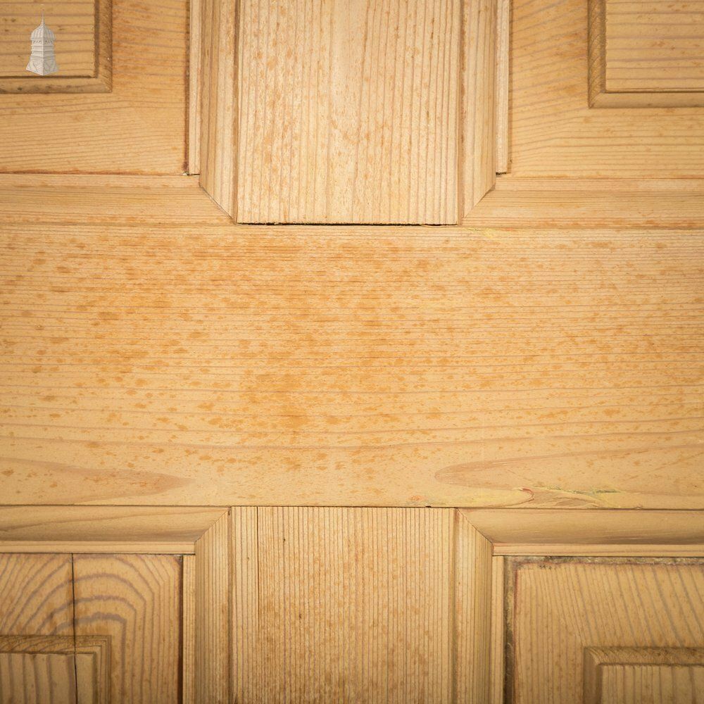 photo vintage Pine Panelled Door, 6 Raised Moulded Panels