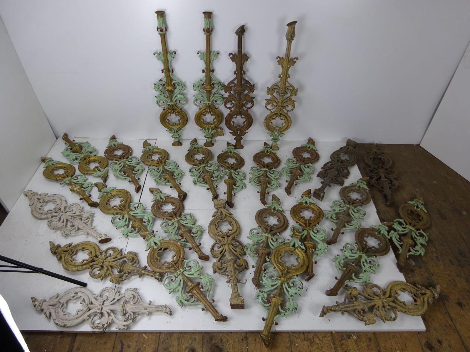 28 Reclaimed Antique Cast Iron Stair Balustrade/Spindles