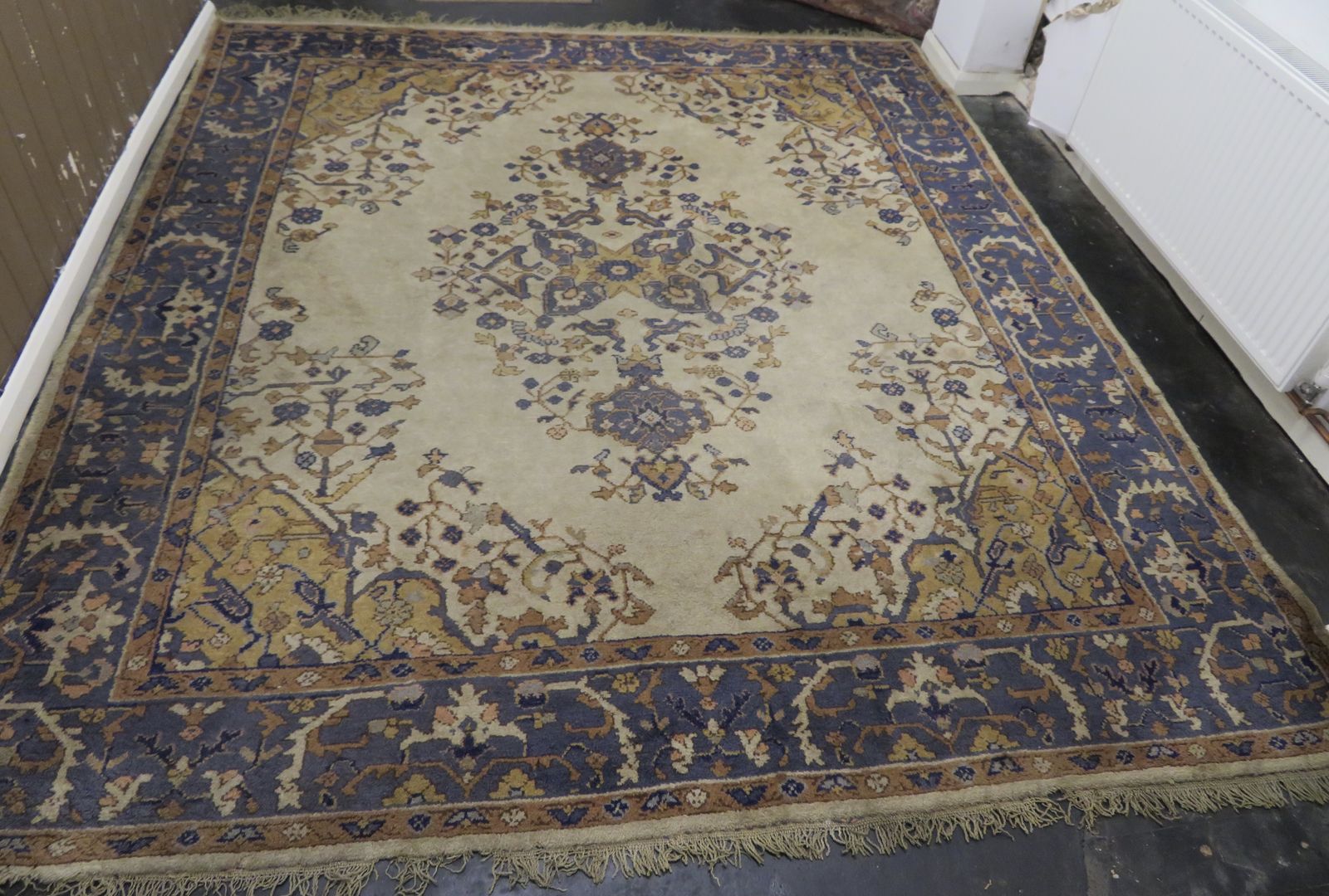 Antique Ivory Ground Ushak Oushak Carpet With Medallion. 312cm X 276cm.