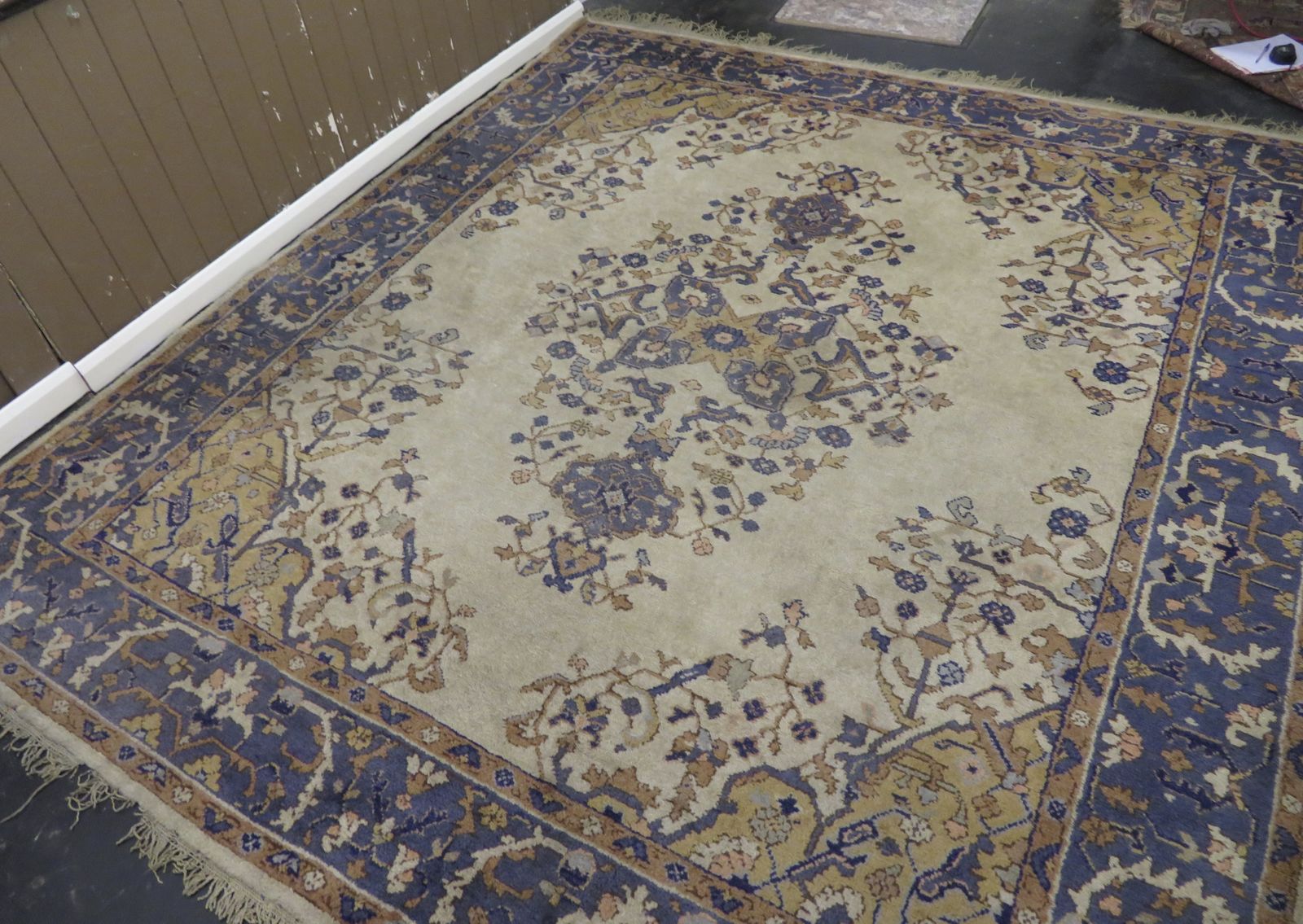 Antique Ivory Ground Ushak Oushak Carpet With Medallion. 312cm X 276cm. photo Textiles