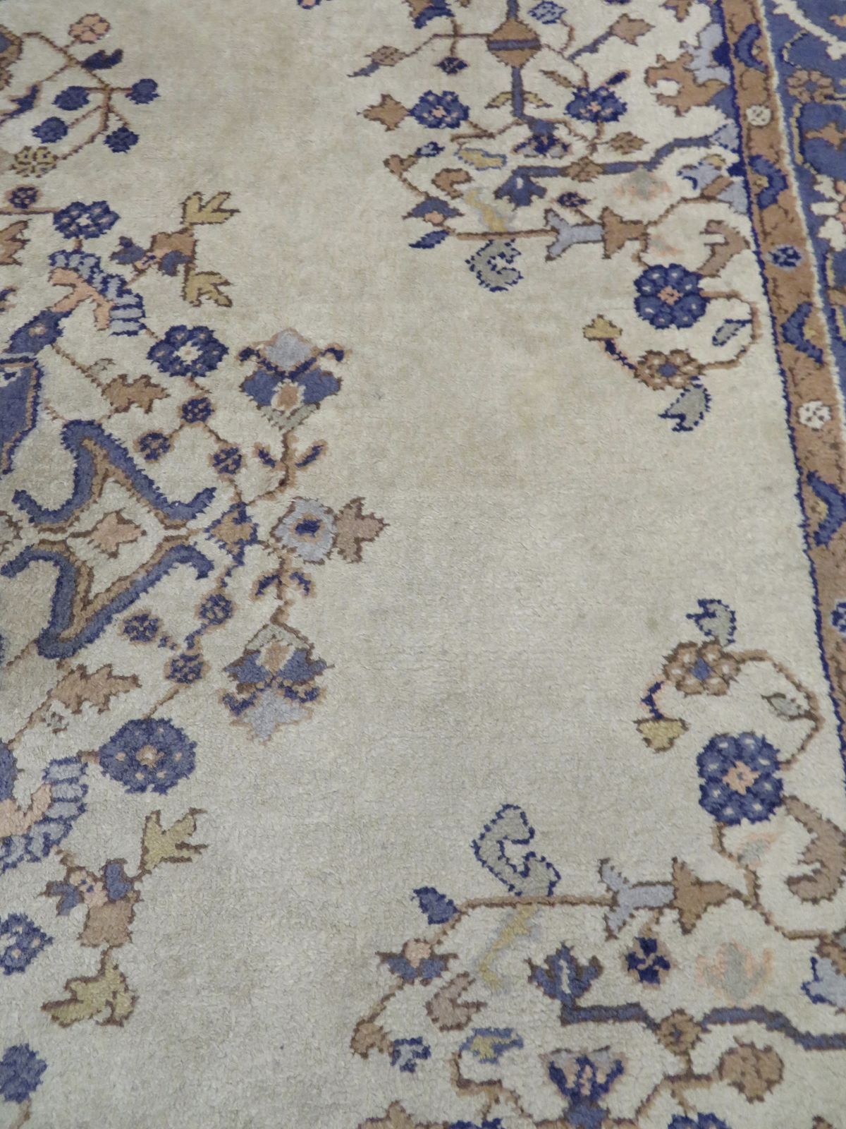photo buy Antique Ivory Ground Ushak Oushak Carpet With Medallion. 312cm X 276cm.