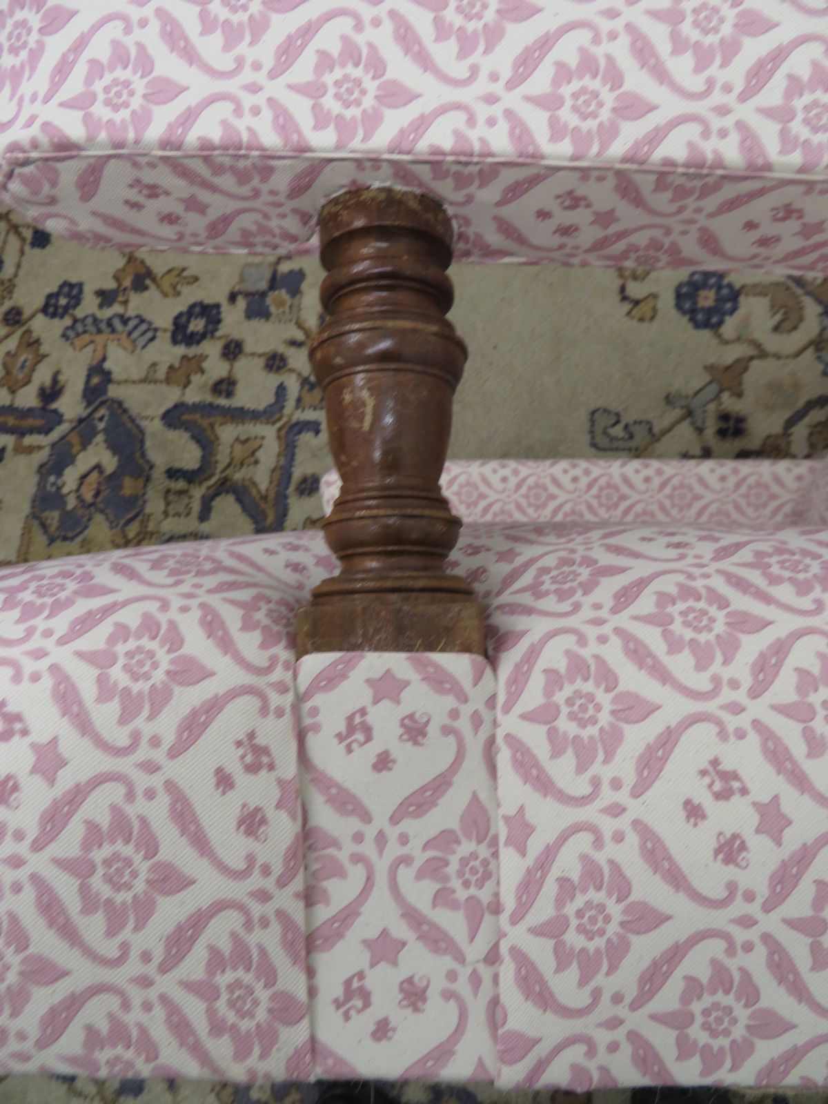 photo vinterior A Pair Of Howard And Sons Walnut Open Armchairs.