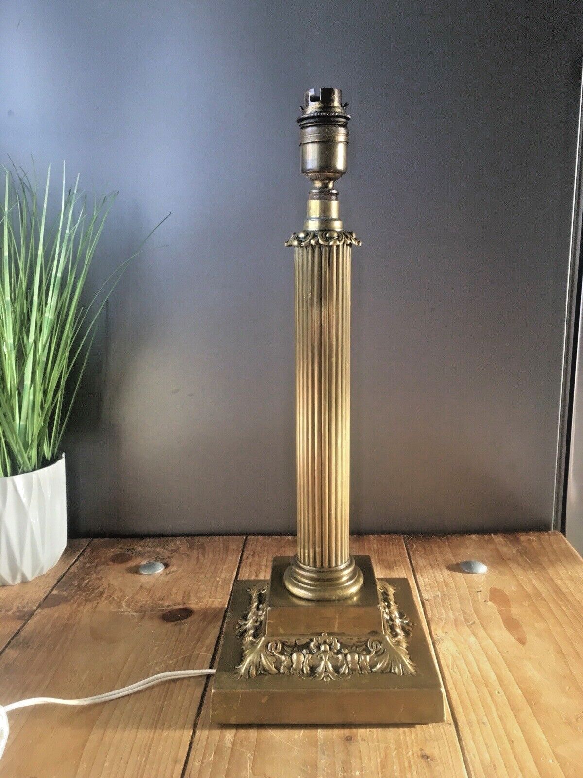 photo furniture Antique 20s Large Corinthian Column Table Lamp Acanthus Leaf Grand Country House