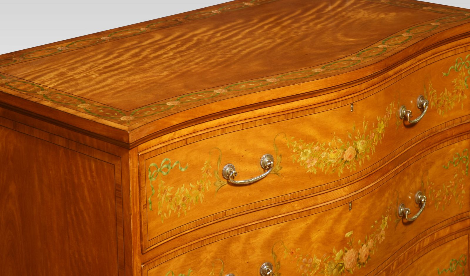 Painted Satinwood Serpentine Chest Of Drawers photo vinterior