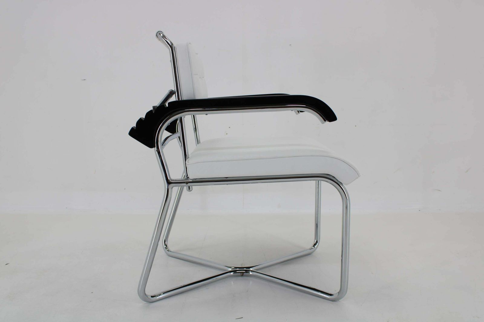 1940s Rare Restored Bauhaus Chrome Plated Adjustable Armchair In White Leather photo buy