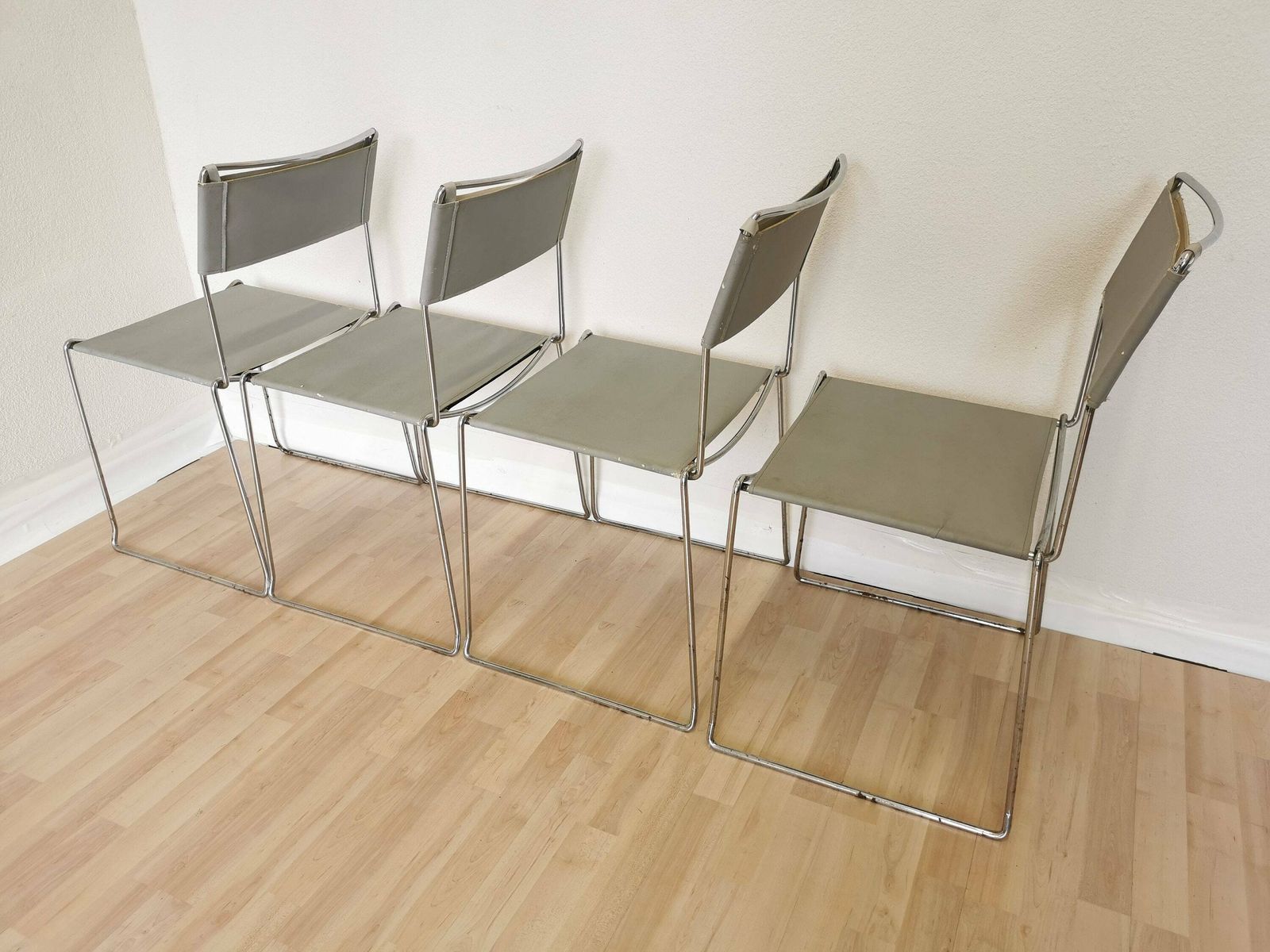 Set Of 4 Vintage Dine Chairs / Chrome And Light Gray Leather Dining Chairs / Italy, 1980s / Dining Room / Mid Century Modern Italian Office photo for sale