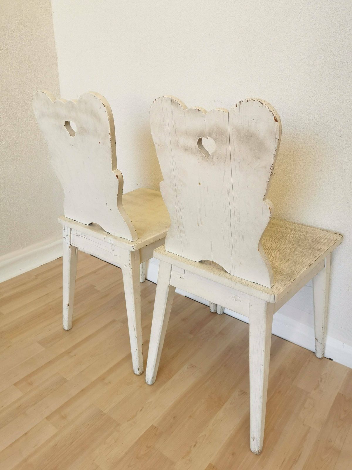 Set Of 2 White Wooden Farmhouse Dine Chairs / Mid Century Cottage Dining Room Furniture / Countryside Cozy Massive 1970s Retro Chair photo furniture