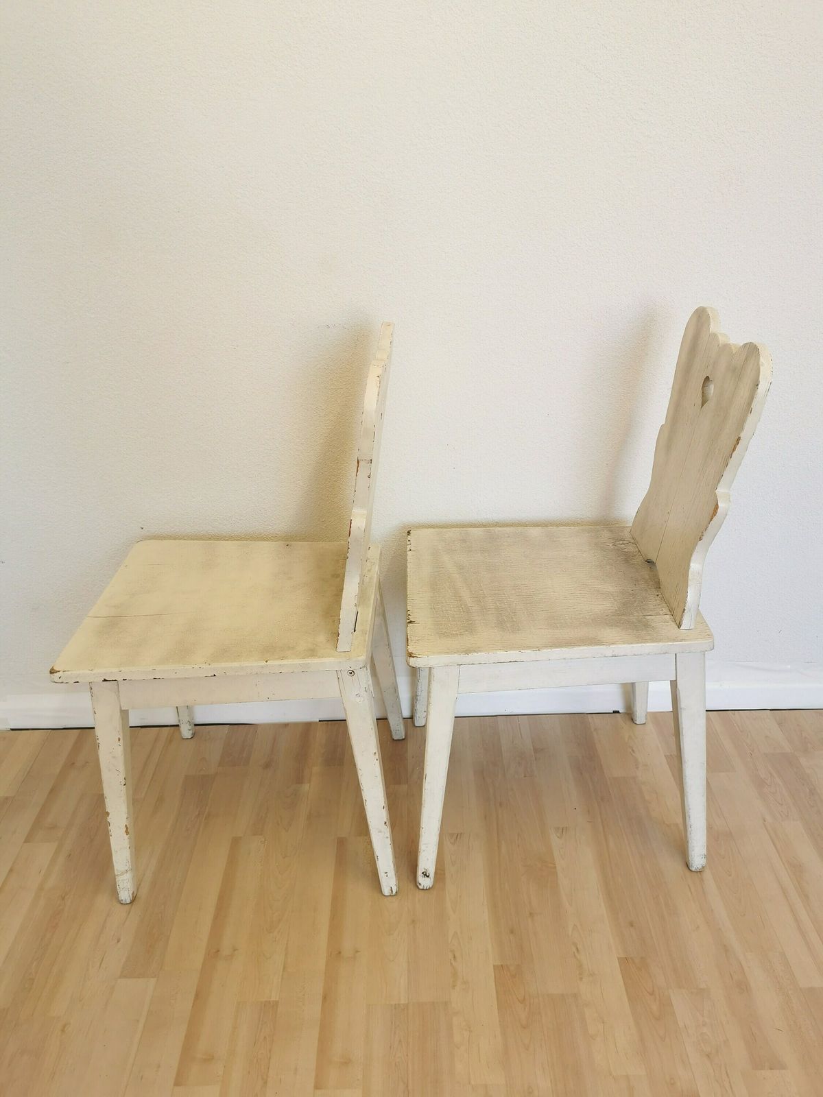 Set Of 2 White Wooden Farmhouse Dine Chairs / Mid Century Cottage Dining Room Furniture / Countryside Cozy Massive 1970s Retro Chair photo Furniture