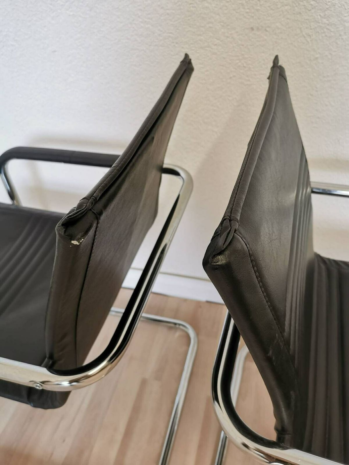 Set Of 2 Rare Vintage Office Chairs / Black Leather Seat / Armrest / Chrome Tubular Base / Mid Century Dining Armchair photo vinterior