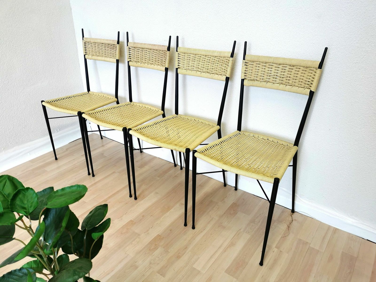 Set Of 4 Vintage Dine Chairs Made In Italy In The 1970s / Mid Century Outdoor Or Indoor Dining Chairs From Metal And Plastic In Rattan Look