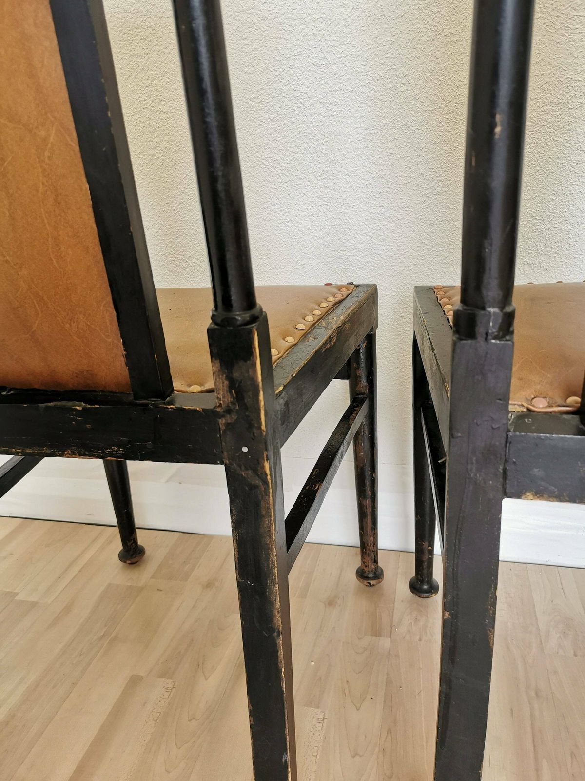 1 Of 3 Vintage Dine Chairs With High Backrest / Wooden Dining Chairs With Leather Seat And Nailhead Trim / Mid Century Royal Furniture photo vinterior