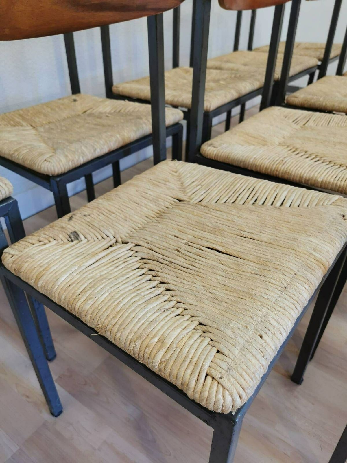 photo furniture Pub Dine Chairs With Iron Frame And Thatched Seat / Vintage Sturdy Dining Caffe Chair / 1970s, Yugoslavia / Industrial Farmhouse Interior