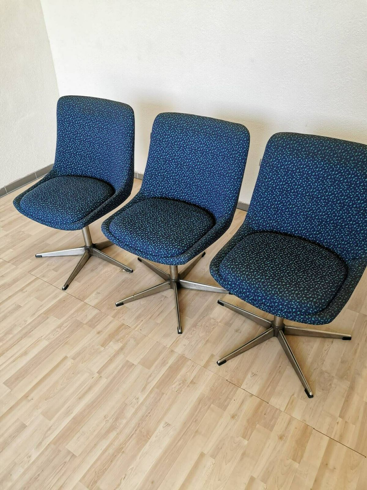1 Of 3 Retro Pattern Swivel Office Chair / Made In Yugoslavia / Stol Kamnik / Room / Vintage Design Niko Kralj Era / Blue Egg Style Chairs photo vinterior