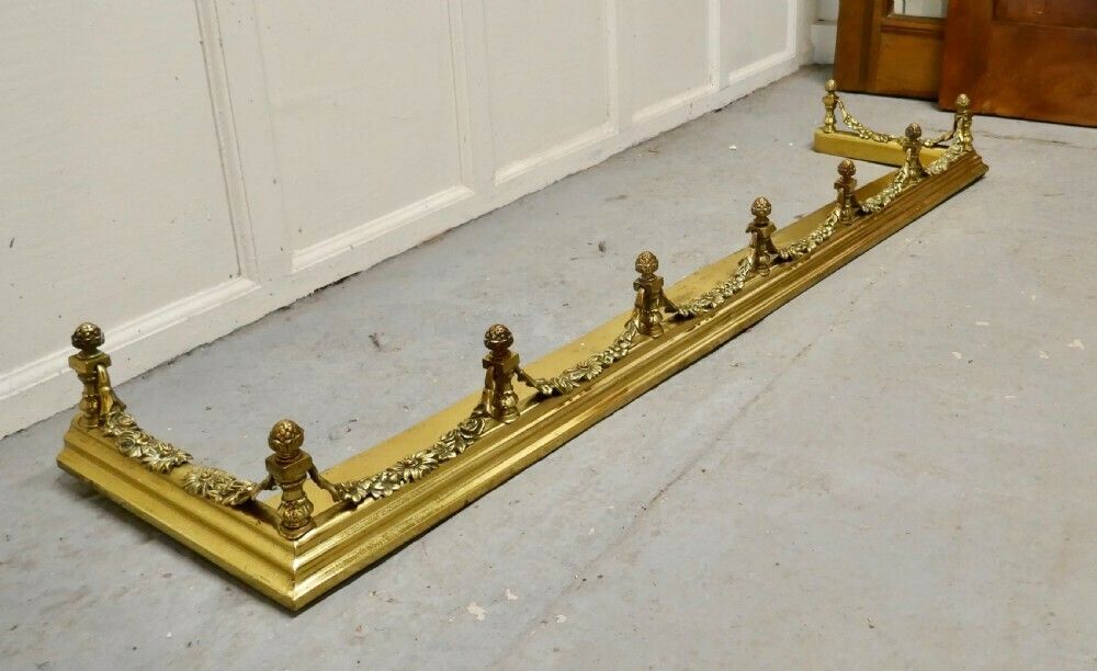 19th Century Heavy Brass Fender With Brass Garlands photo for sale