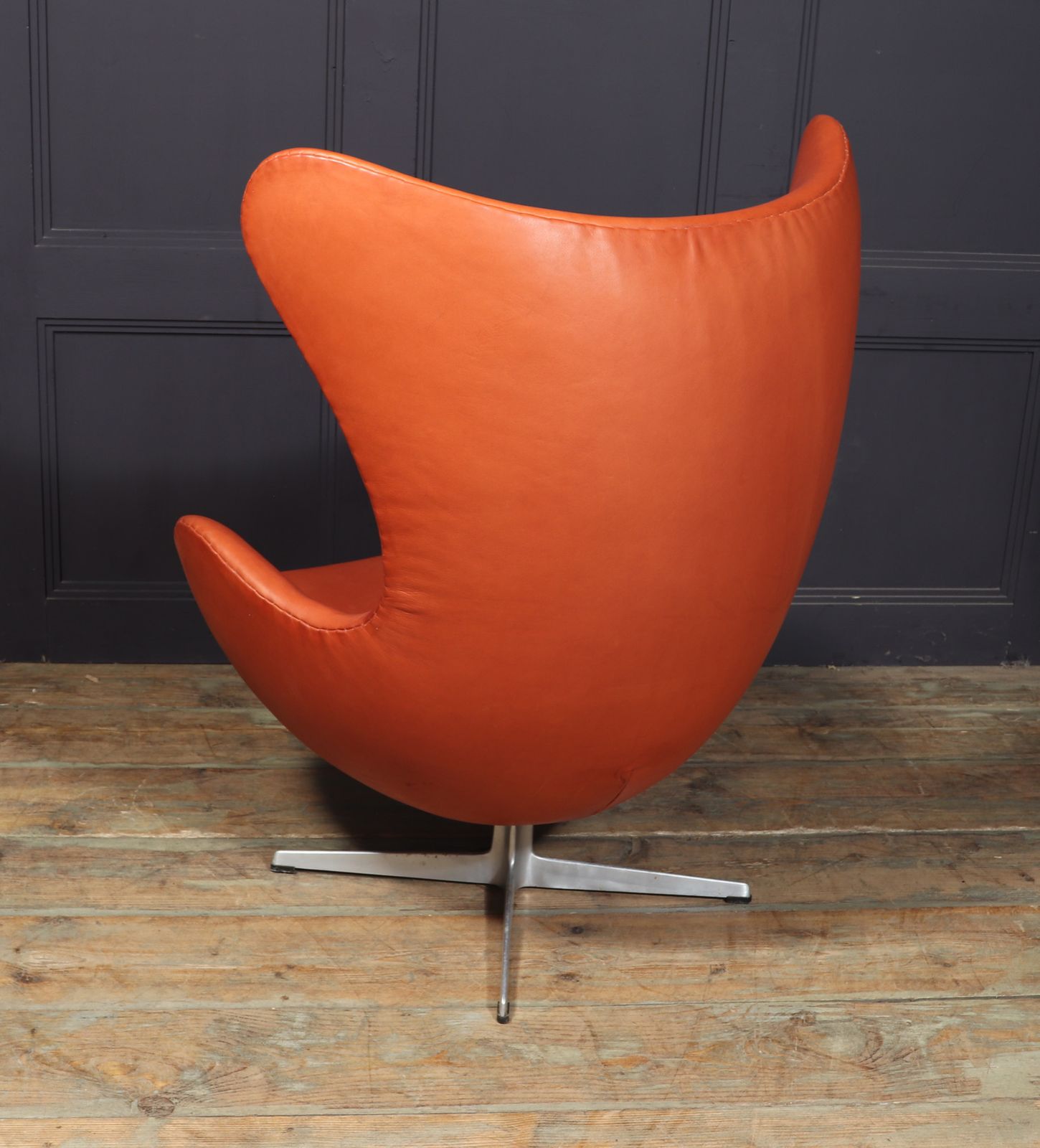 Leather Egg Chair By Fritz Hansen photo vinterior