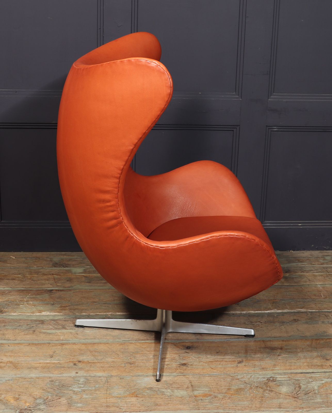 photo for sale Leather Egg Chair By Fritz Hansen