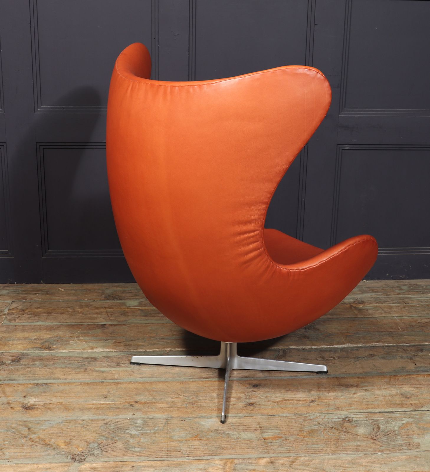 5450.0 Leather Egg Chair By Fritz Hansen photo