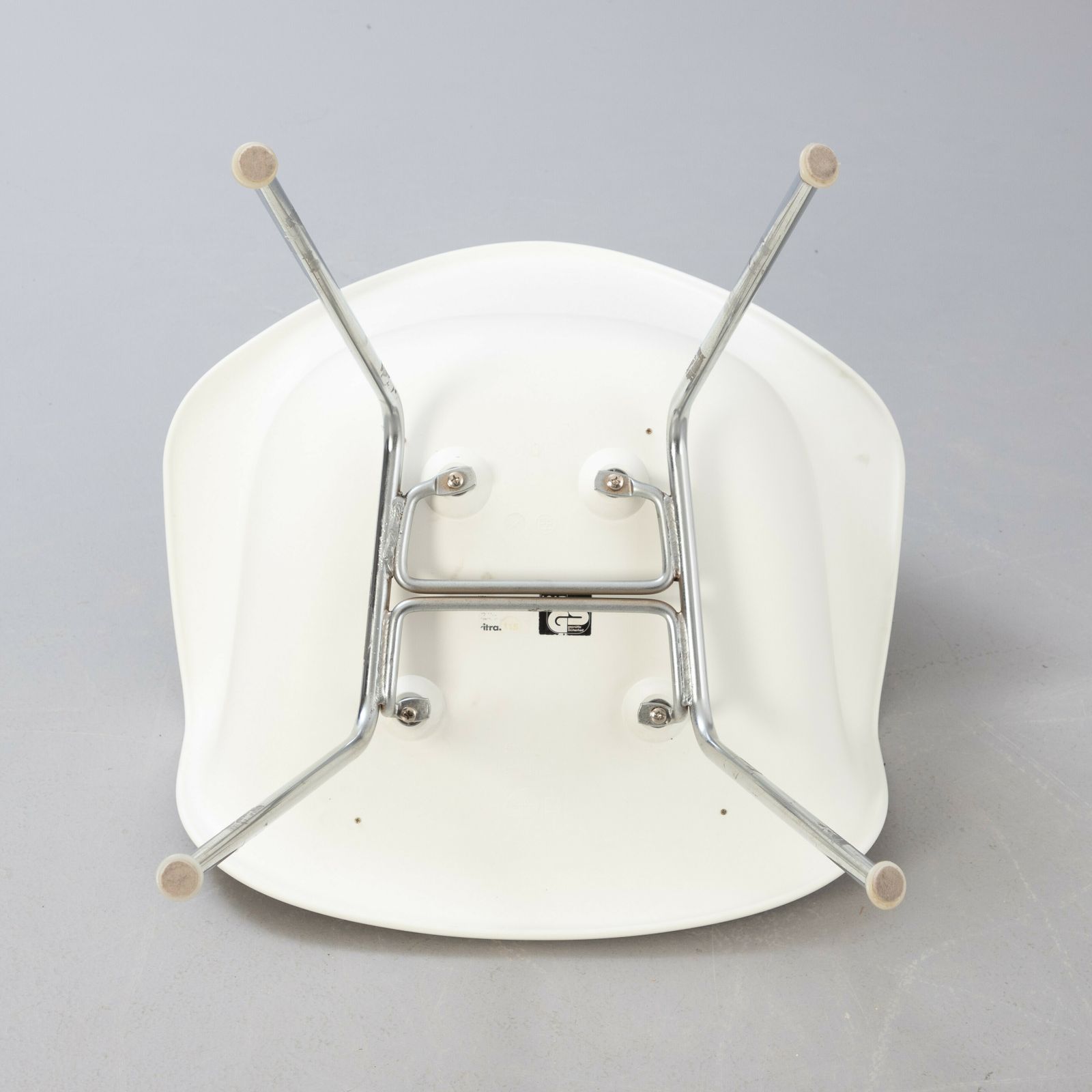 Ray & Charles Eames. Vitra. 4 'Dax' Chairs, White photo Furniture