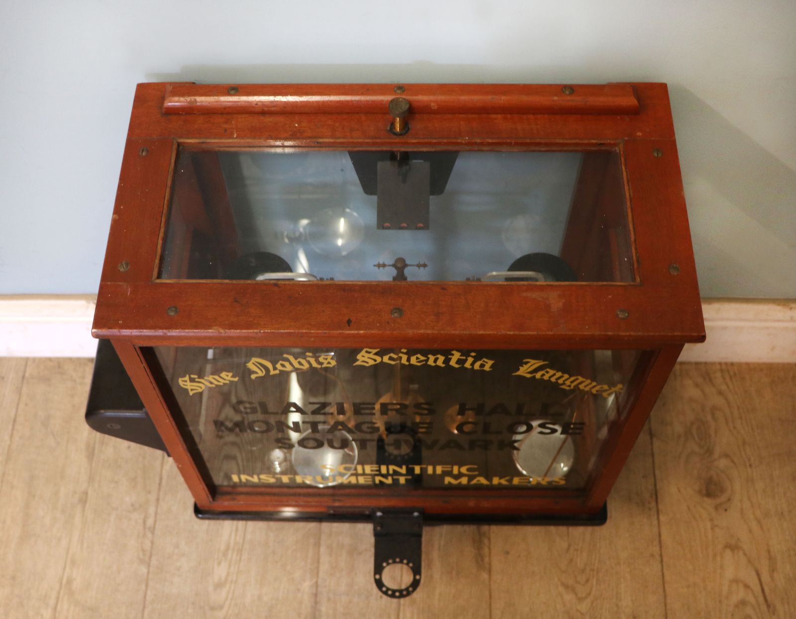 A Set Of Chemist’s Precision Beam Scales, Later Sign Written For The Worshipful Company Of Scientific Instrument Makers. photo vinterior