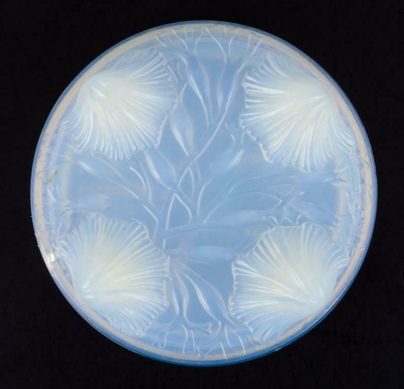 Verlys, France. Covered Bowl In Art Glass. Art Deco Opaline Glass. 1930s photo furniture