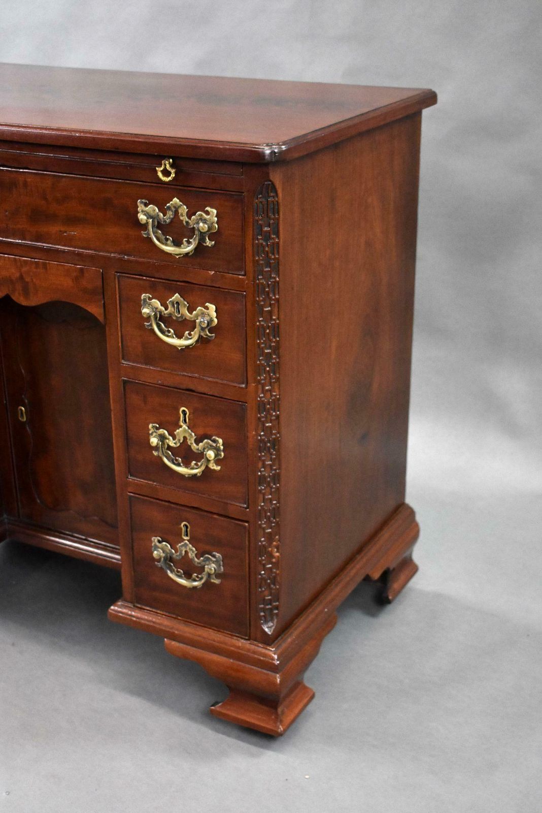 photo furniture 18th Century George III Mahogany Kneehole Desk