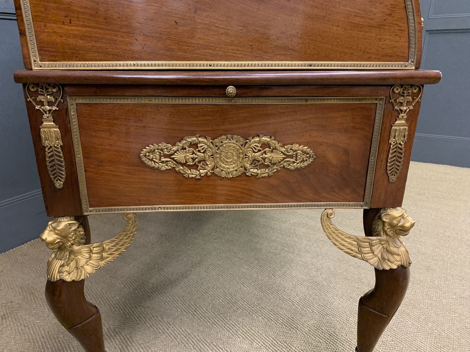 photo vintage Large 19th Century French Empire Style Flame Mahogany Cylinder Desk