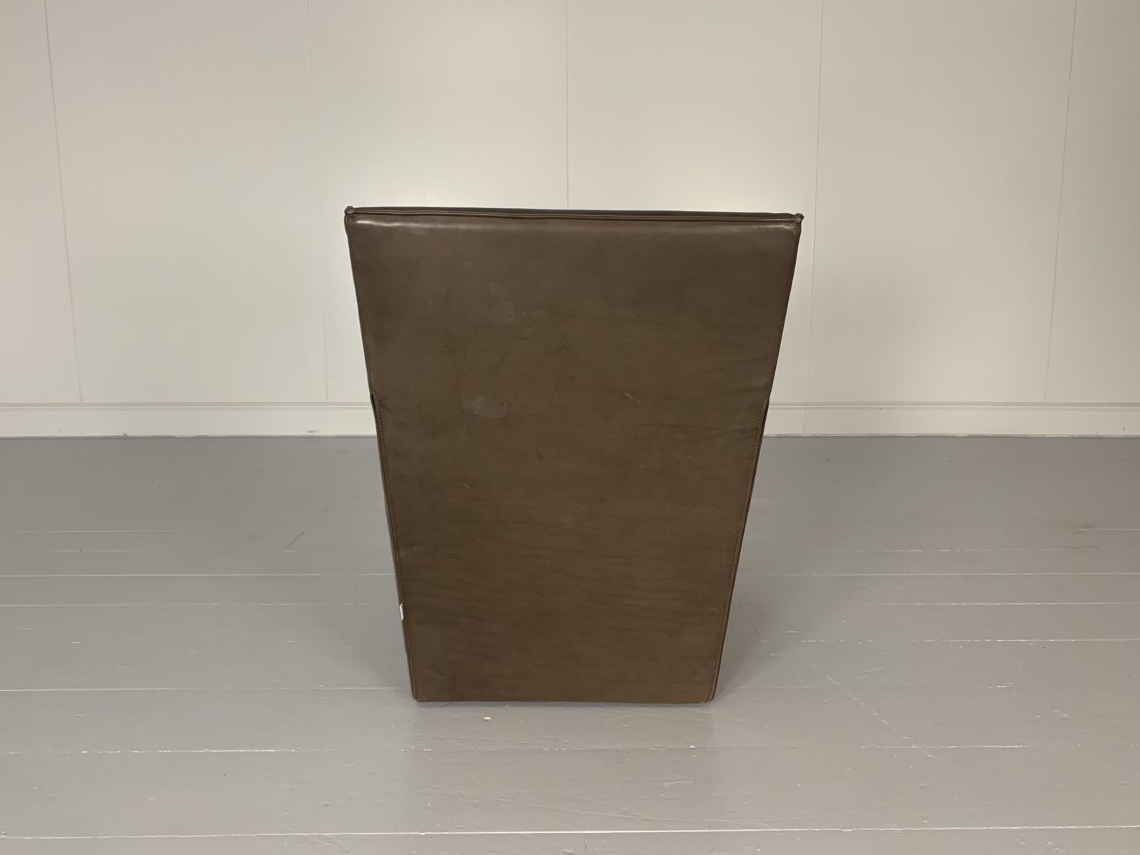 Molteni & C “Doda” Armchair – In Pale Walnut Brown Leather photo for sale