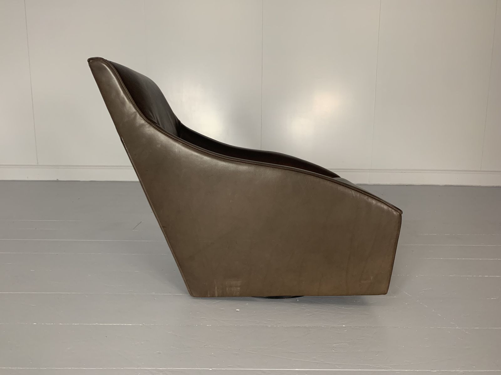 Molteni & C “Doda” Armchair – In Pale Walnut Brown Leather photo Furniture