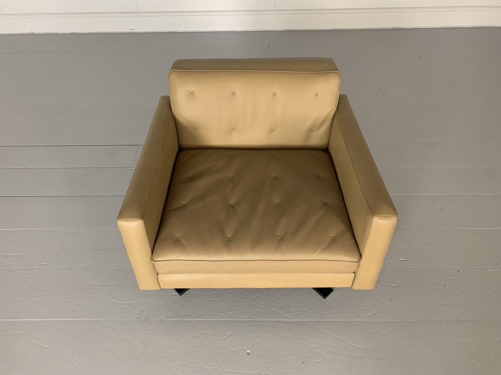 Poltrona Frau “Kennedee” Armchair – In Caramel “Pelle Frau Sc” Leather photo buy