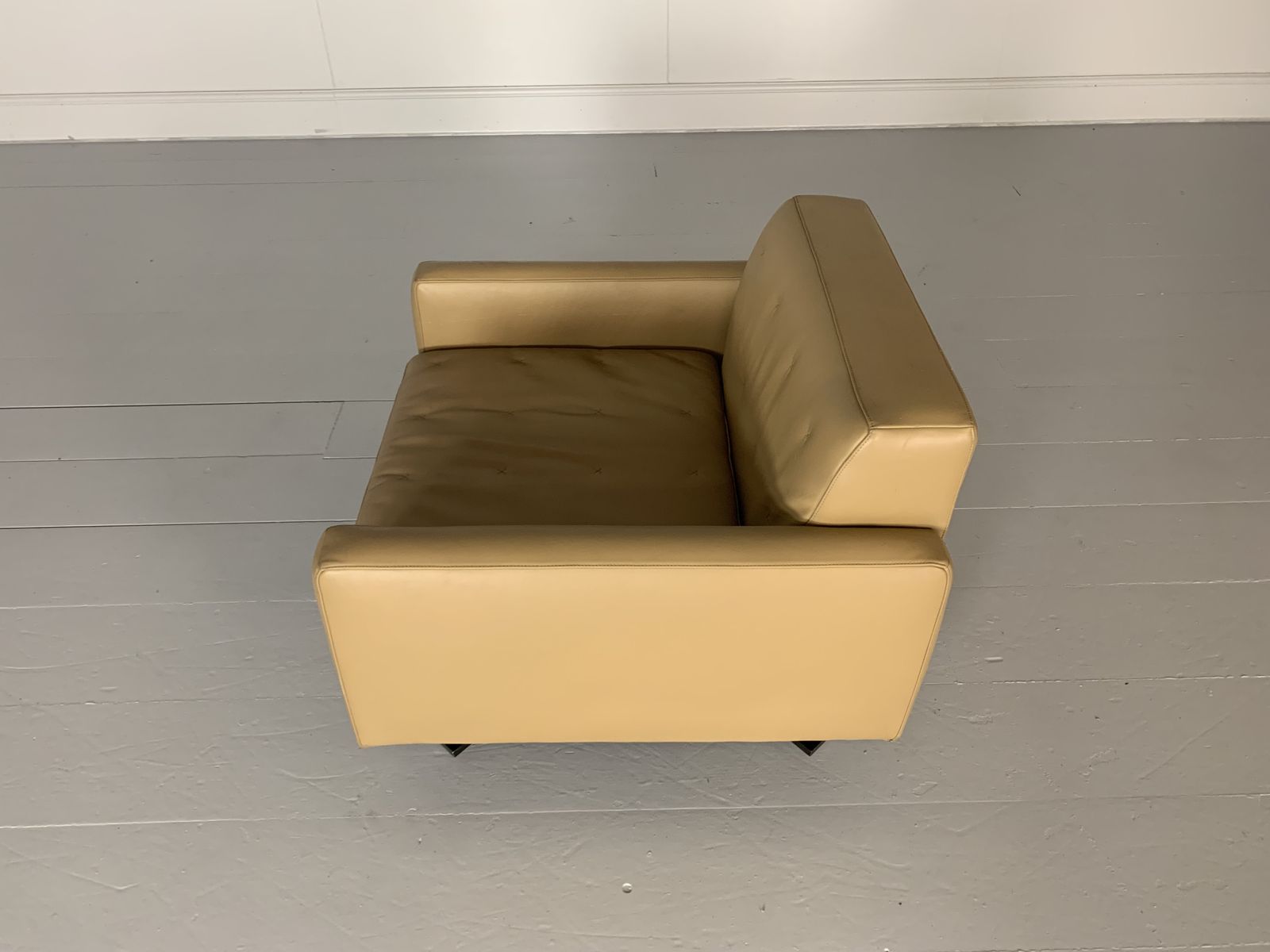 photo furniture Poltrona Frau “Kennedee” Armchair – In Caramel “Pelle Frau Sc” Leather