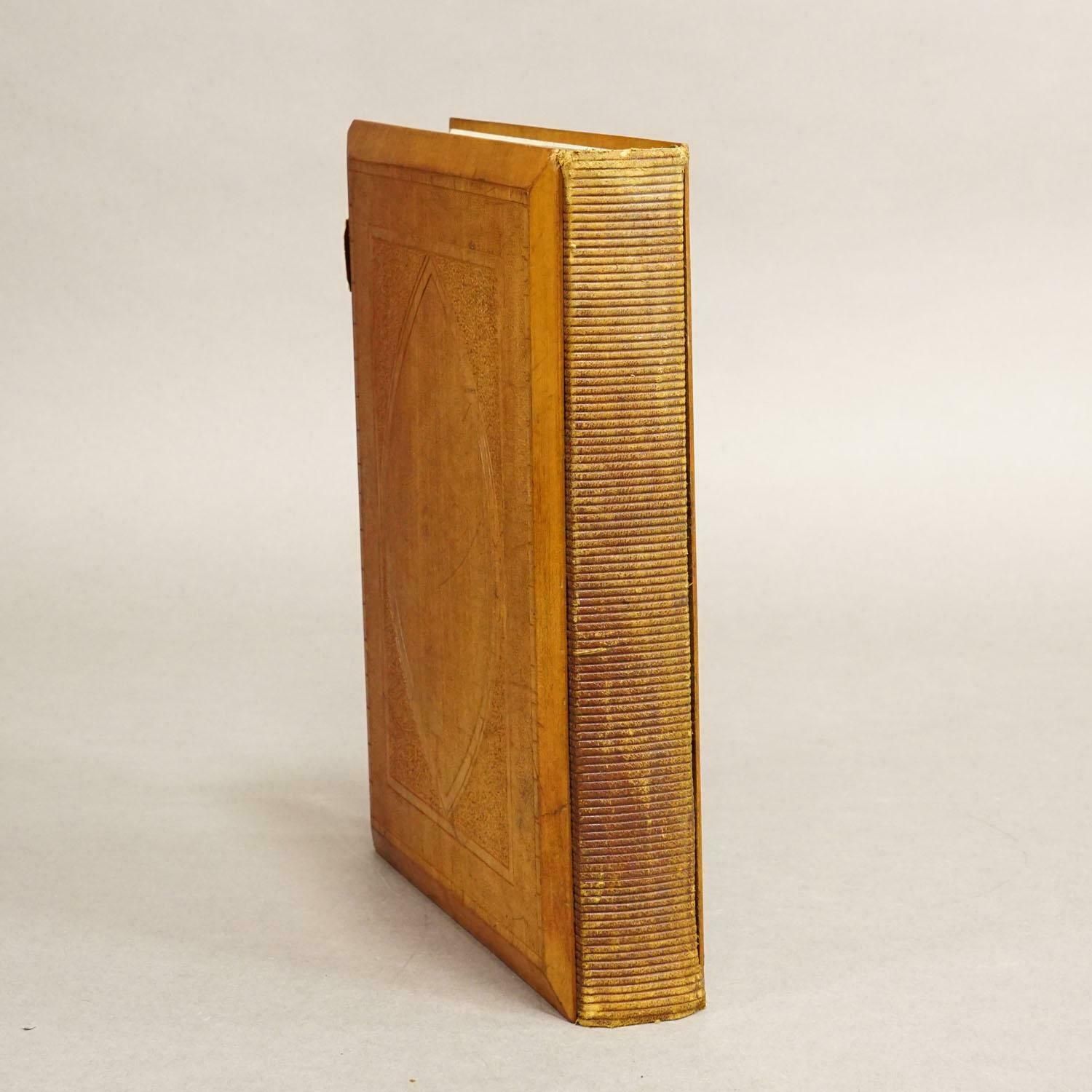 Large Antique Photo Album With Wooden Carved Cover, Brienz Ca. 1900 photo vinterior