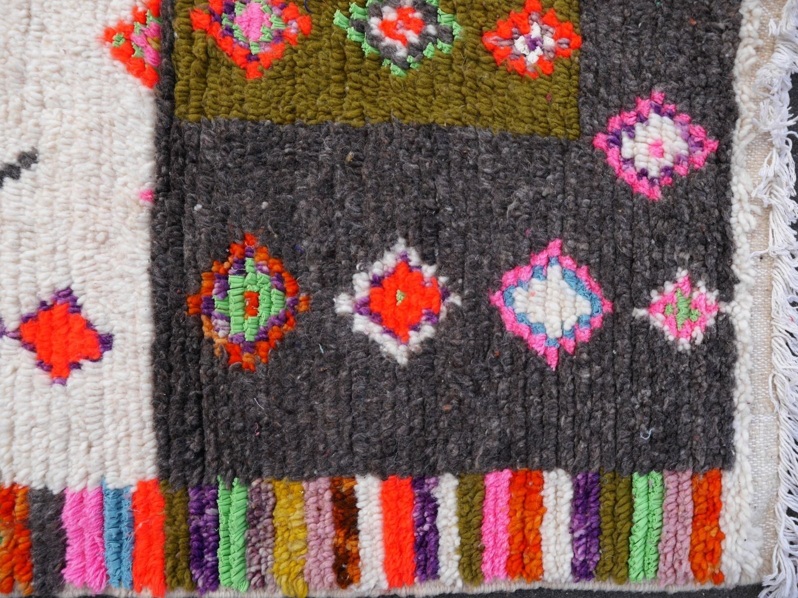 photo furniture Berber Rug Morocco 7.4 X 4.5 Ft Moroccan Art 225 X 135 Cm