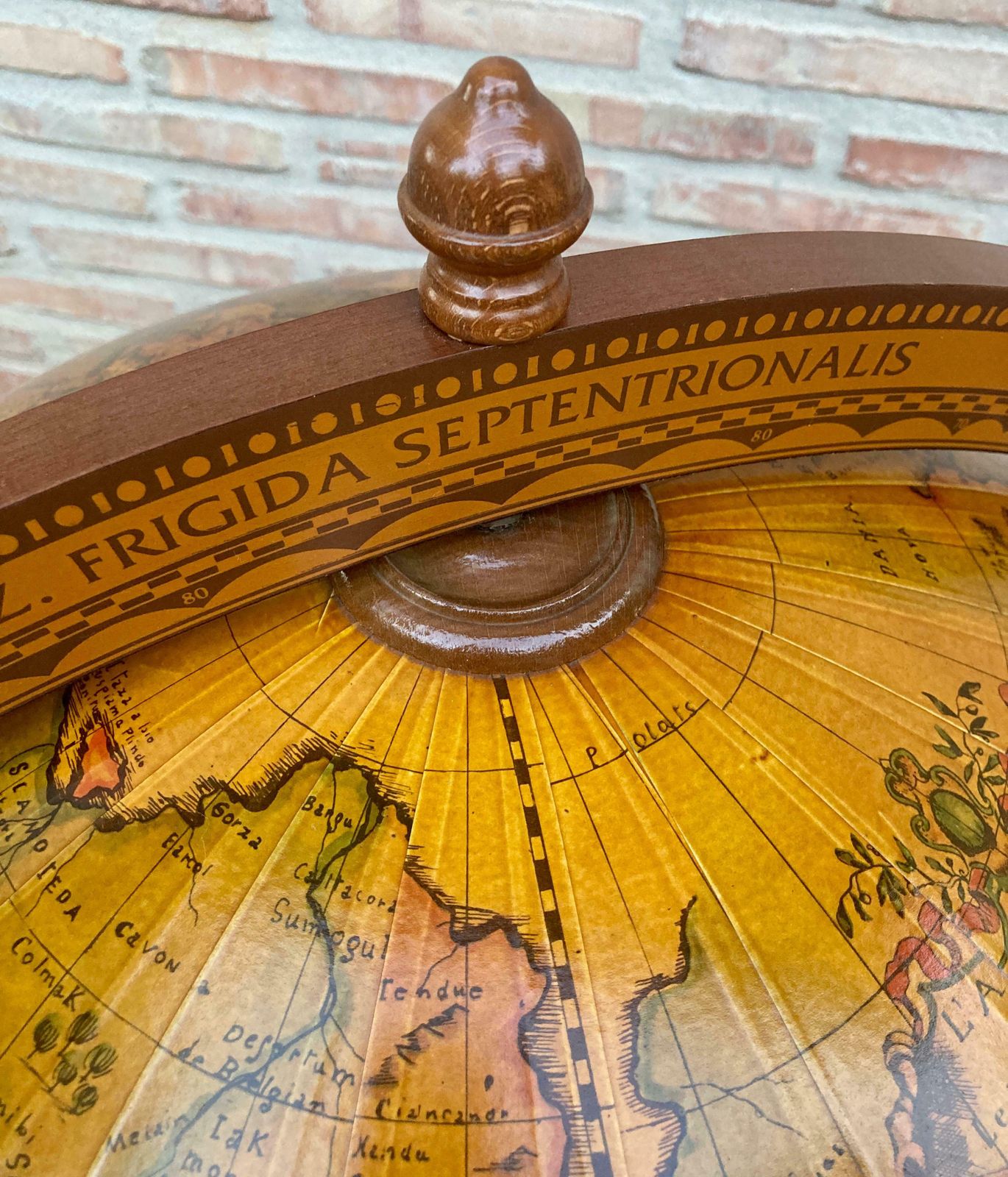 photo vinterior Globe bar vintage italien, années 1960
