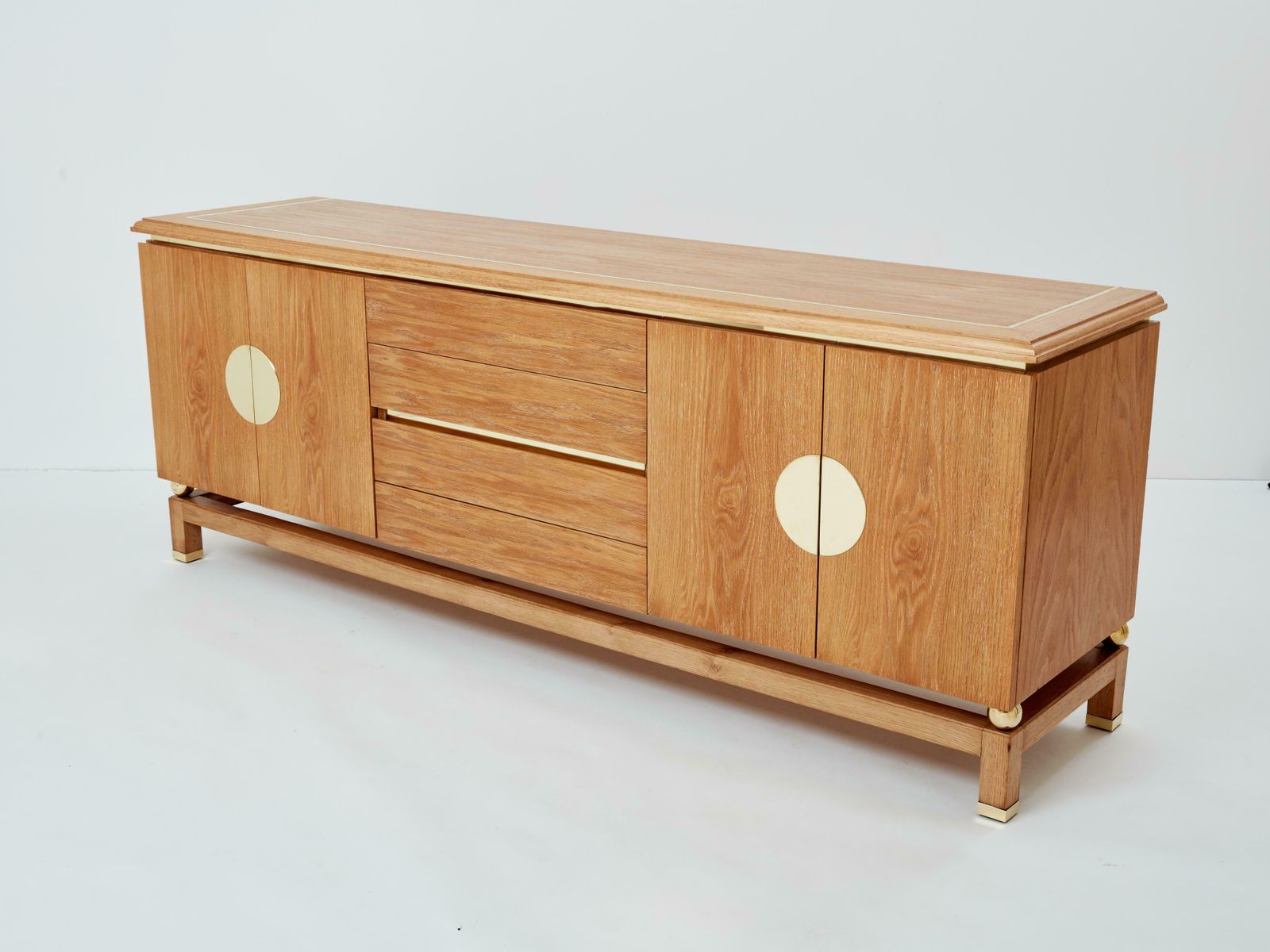 Buffet Tommaso Barbi en chêne cérusé et laiton, années 1970 photo furniture