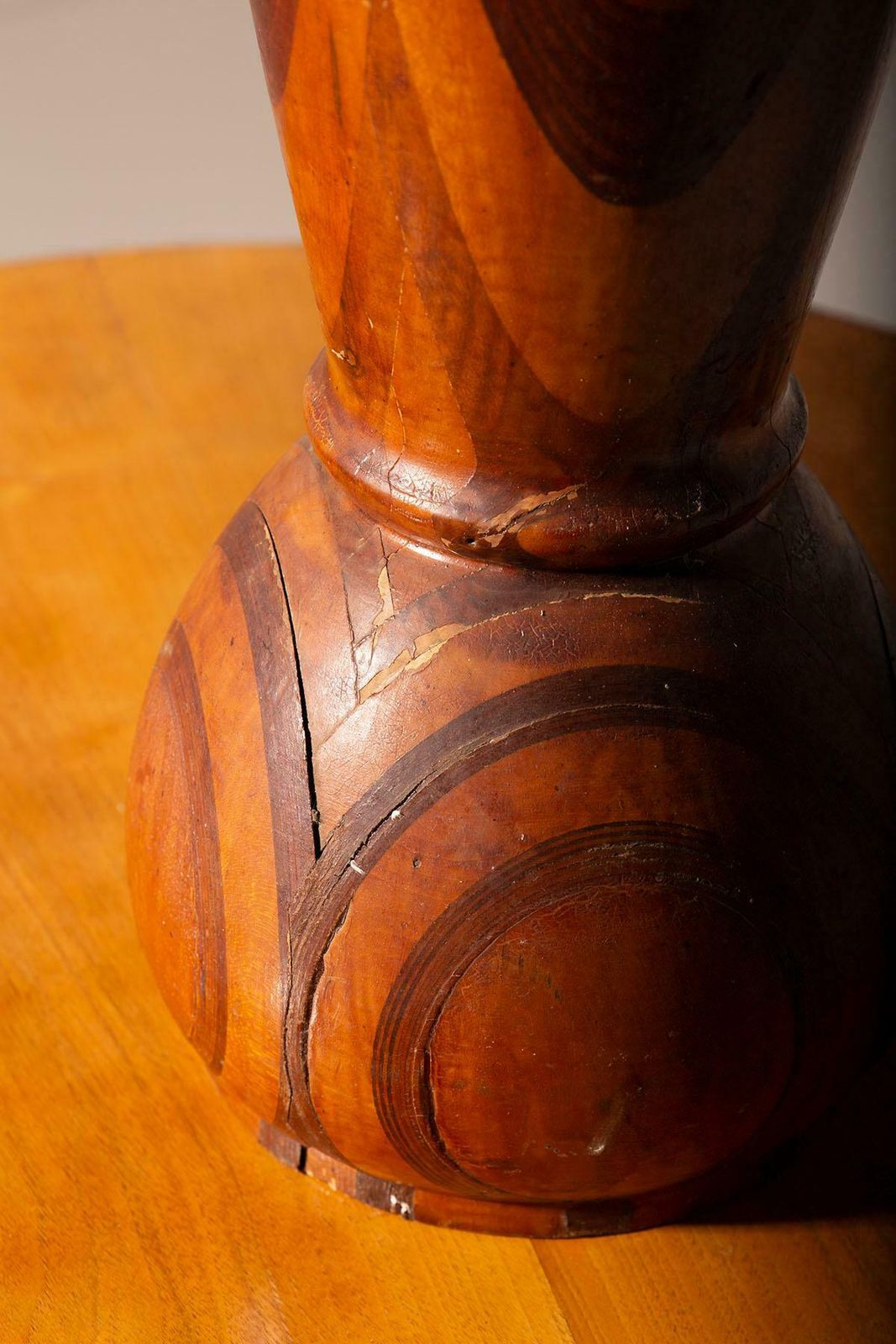 Vintage American Vase In Various Wood Essences photo vinterior