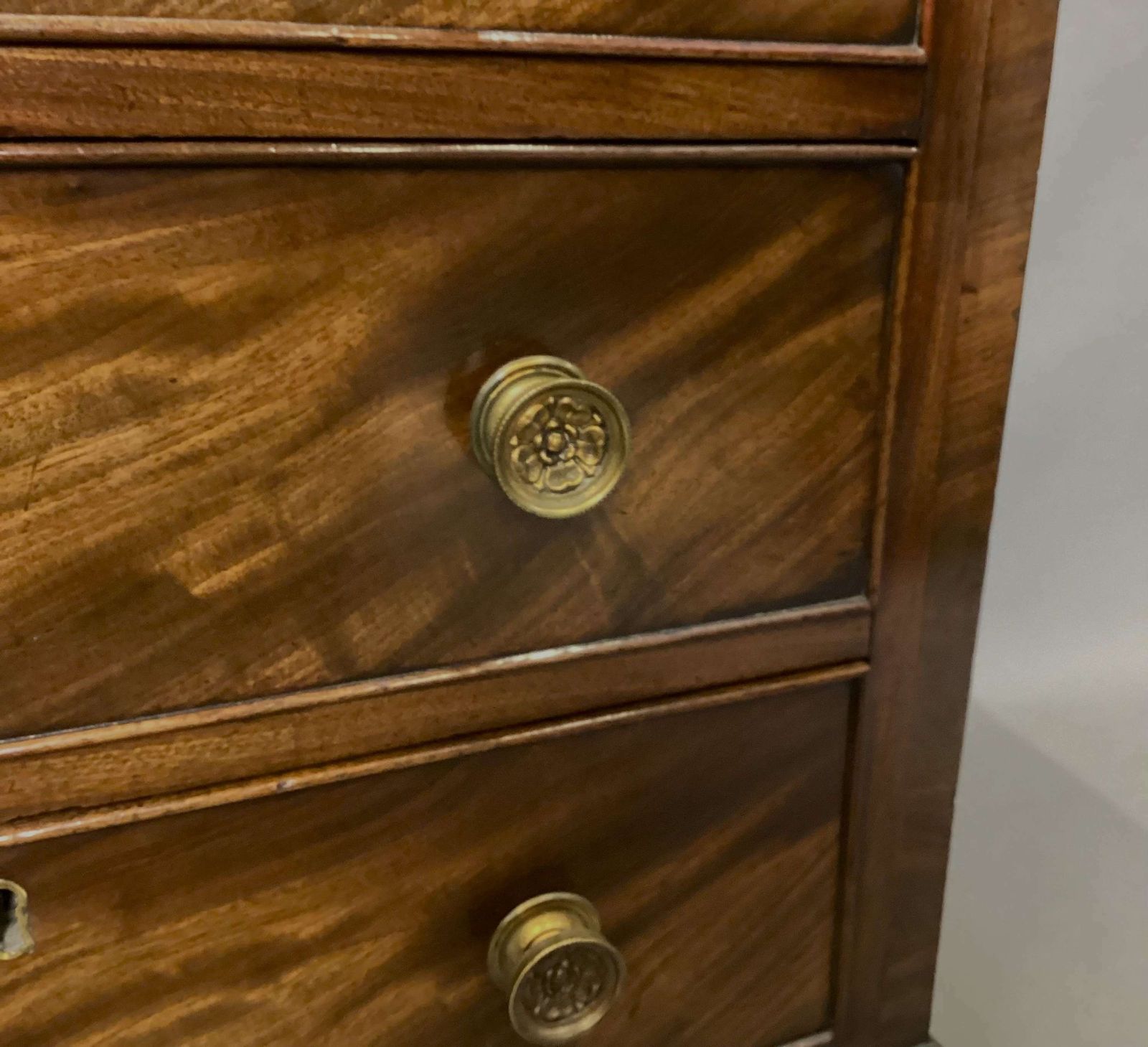 photo vinterior Good Regency Small Figured Mahogany Chest Of Drawers