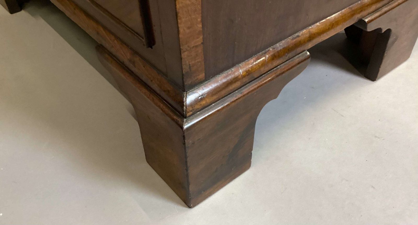 photo vintage Good Regency Small Figured Mahogany Chest Of Drawers