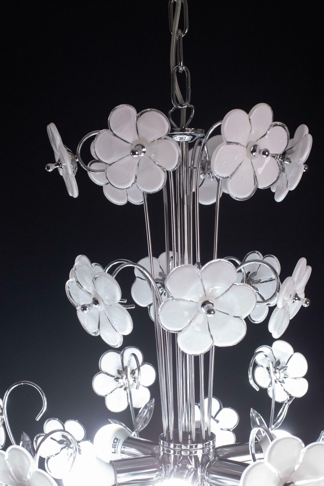 Spectacular Murano Chandelier Full Of White Flowers, New Bath Silver, 1980s £1,492.77 photo vinterior