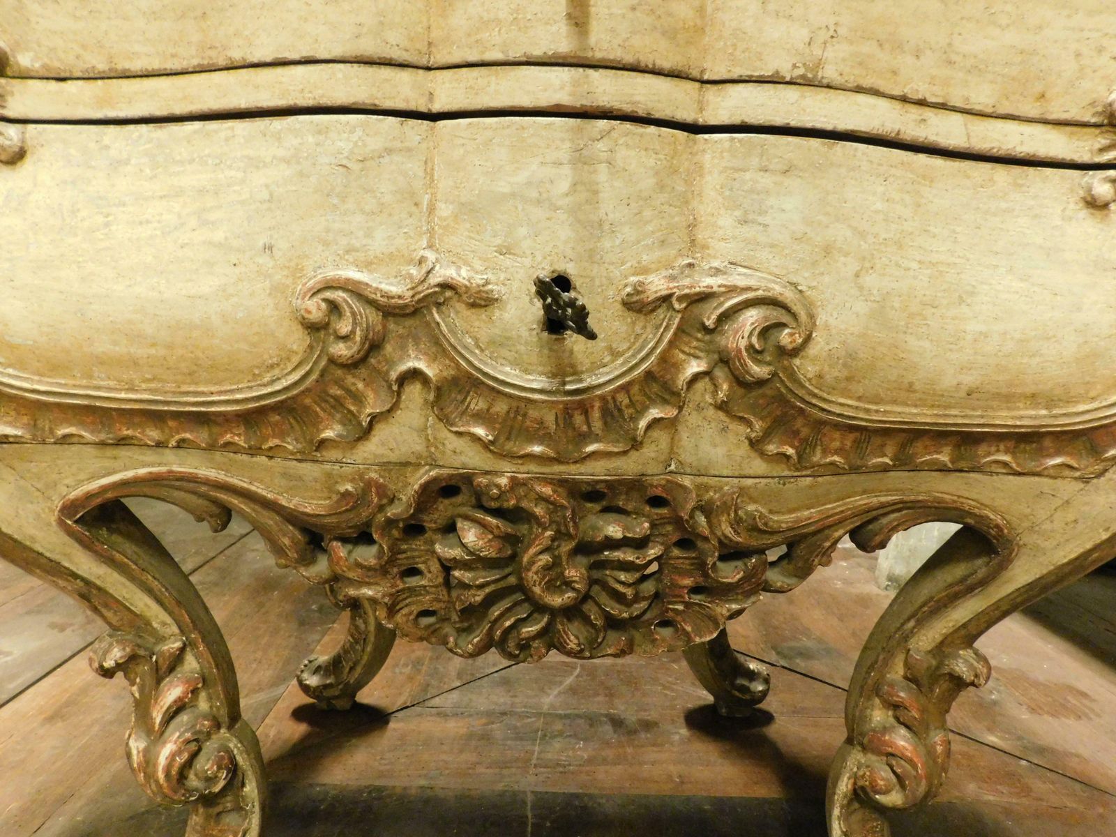 Antique Venetian Lacquered And Gilded Chest Of Drawers, Richly Carved, Italy photo vinterior