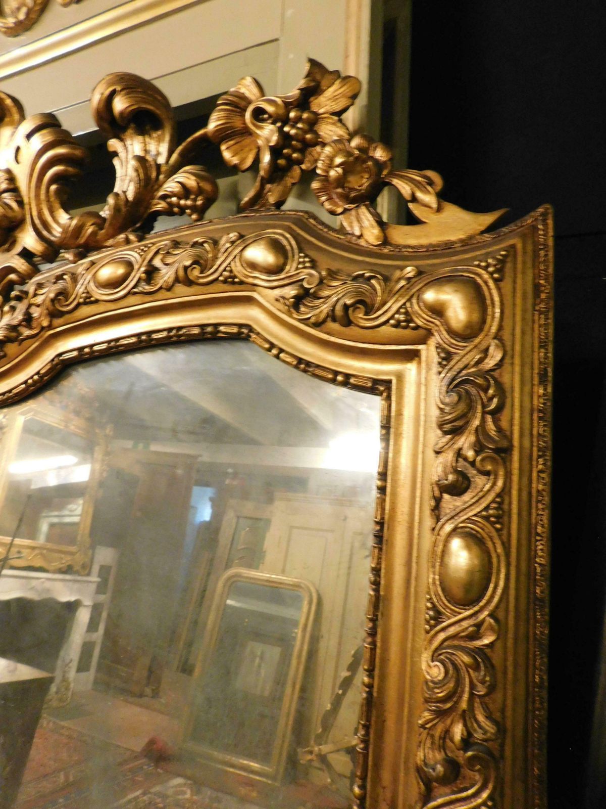 Gilt Wooden Wall Consolle Mirror With Carved Cymatium, Italy photo Home Decor